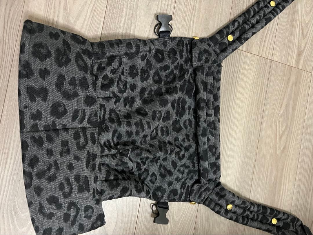 artipoppe ヒョウ柄 抱っこ紐