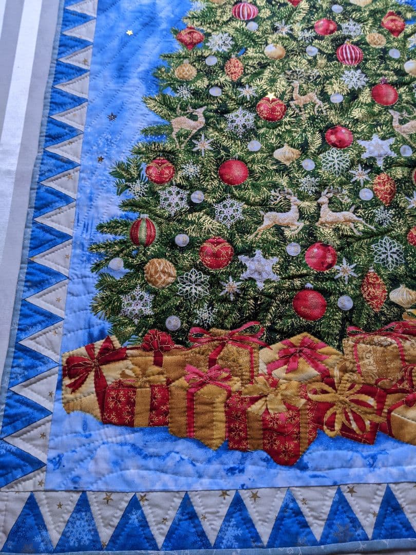 クリスマス　パッチワークキルト　タペストリー