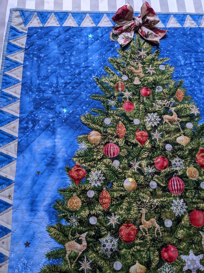 クリスマス　パッチワークキルト　タペストリー