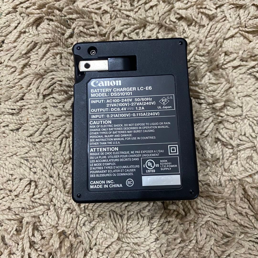 Canon EOS 70D キヤノン　ボディ　バッテリー　本体