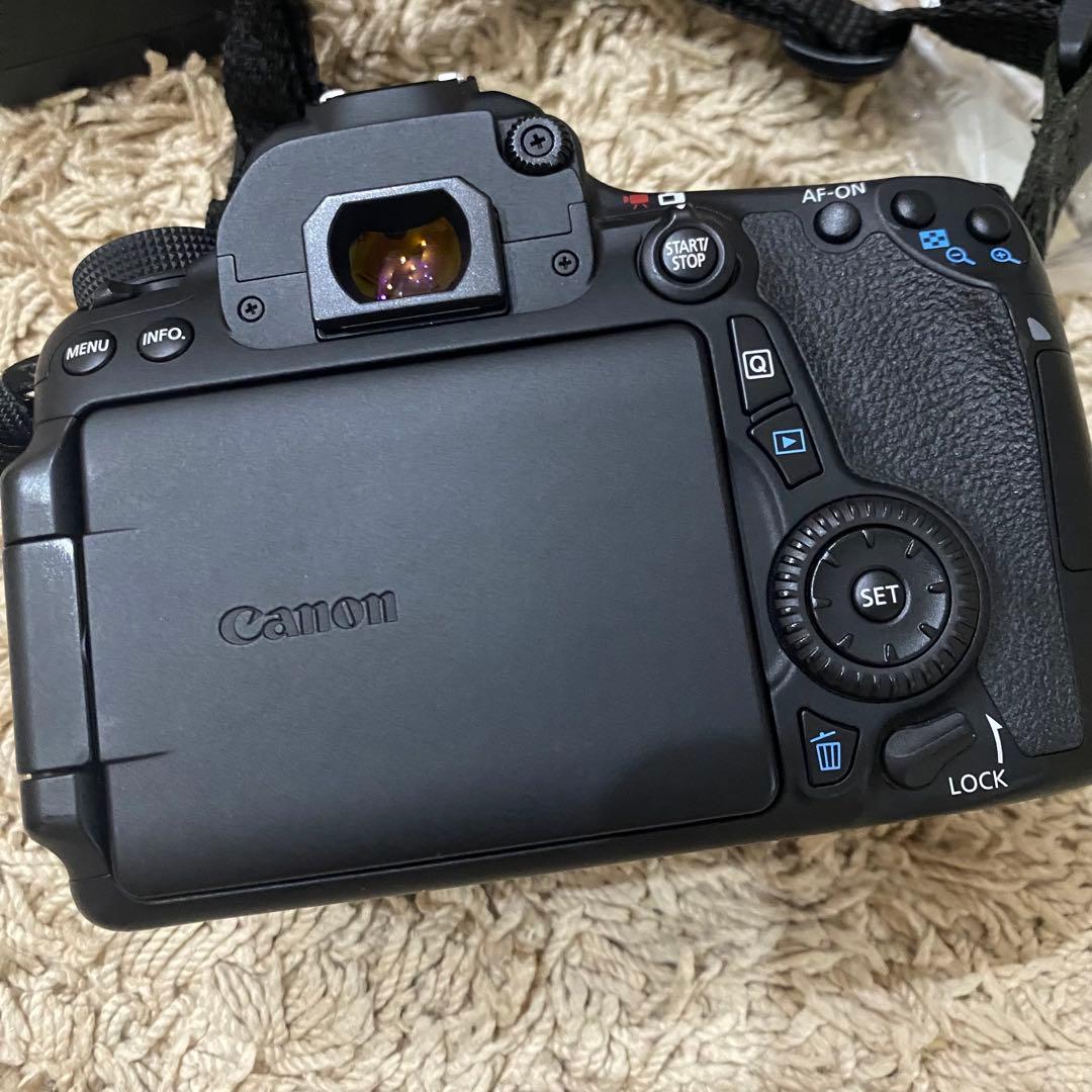 Canon EOS 70D キヤノン　ボディ　バッテリー　本体