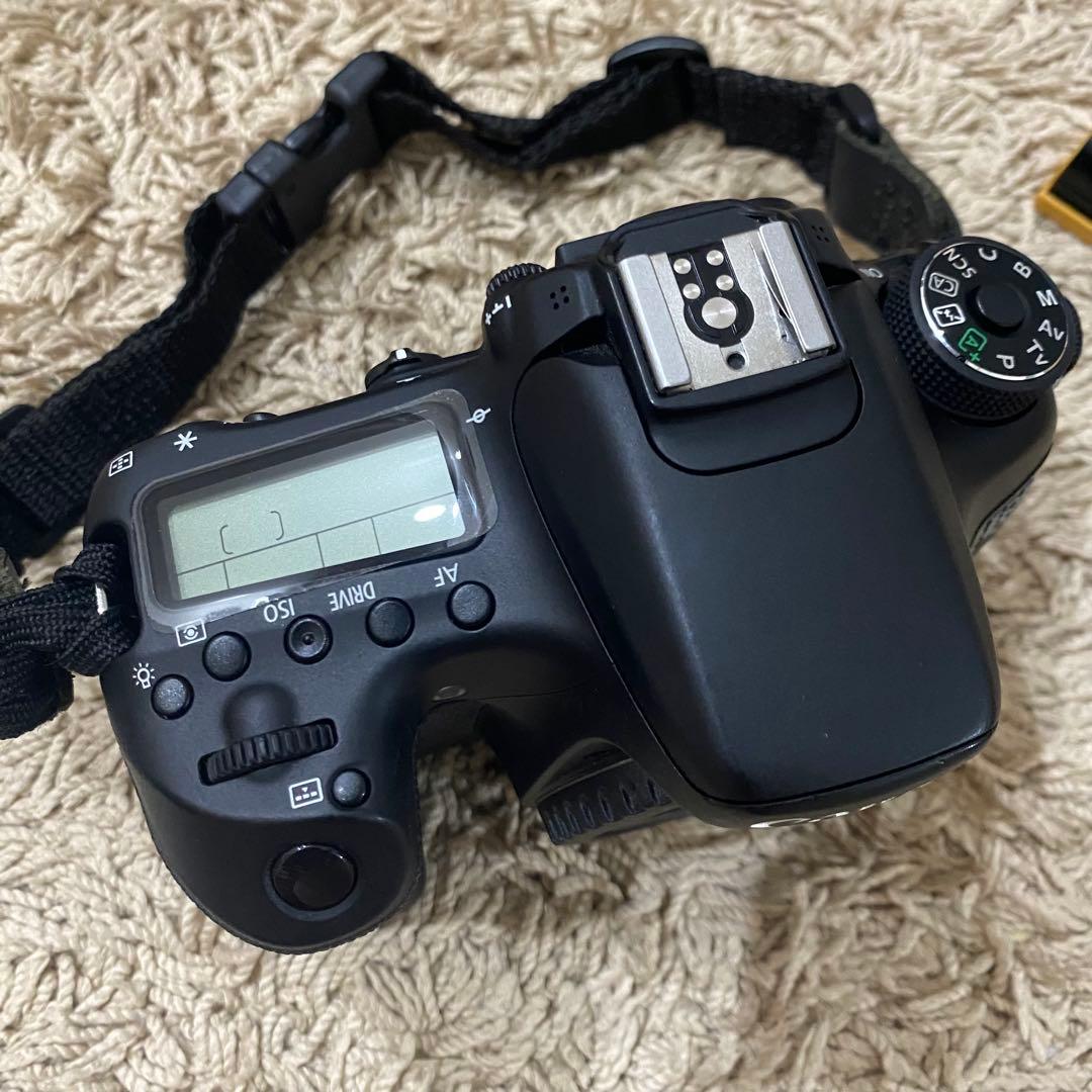 Canon EOS 70D キヤノン　ボディ　バッテリー　本体