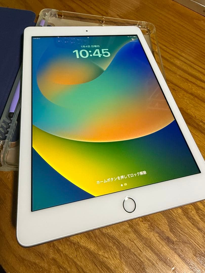 u*！様 iPad 第5世代　本体 ブルーカバー付き