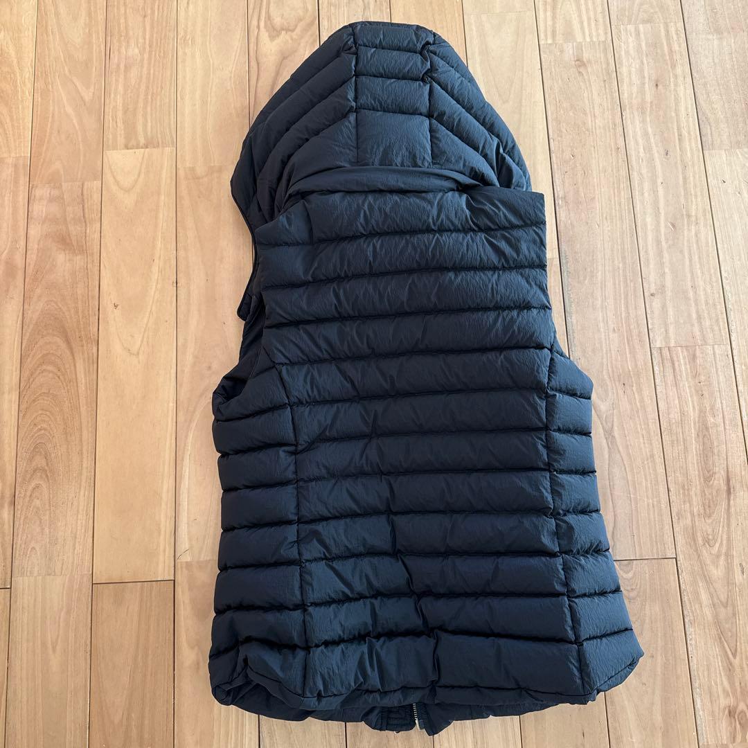 ゆき　TATRAS ネイビー ダウンベスト ファーフード付き　01
