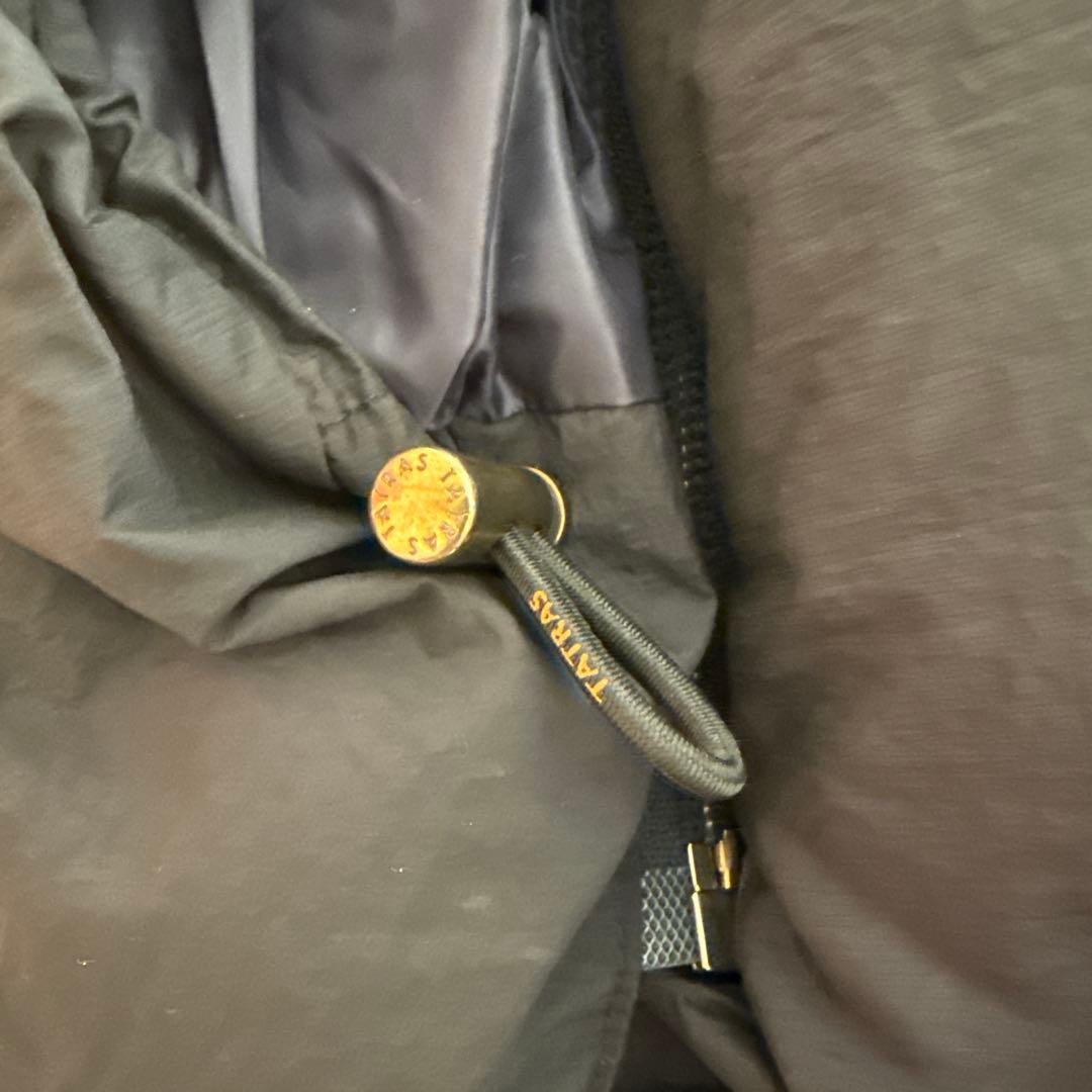 ゆき　TATRAS ネイビー ダウンベスト ファーフード付き　01