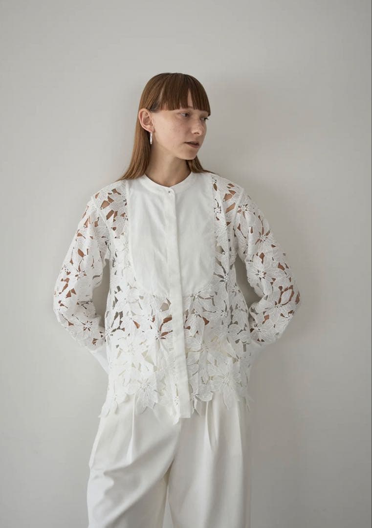 ELLIE デザイン ホワイト長袖ブラウス