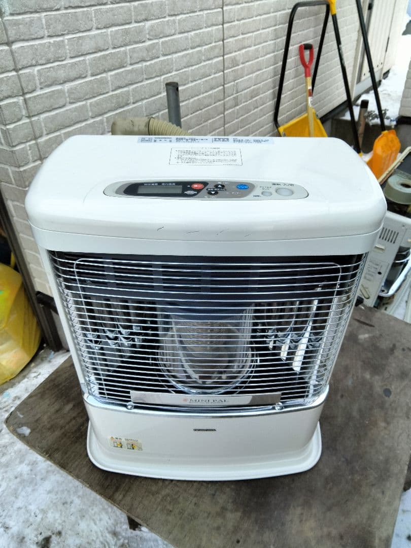 コロナFF石油ストーブミニパル！品番「FF‐VT5511P」2011年式中古品