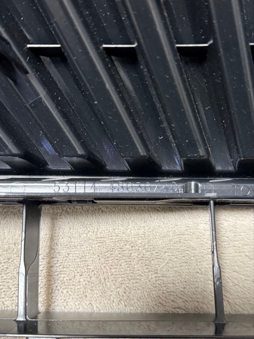 B*d様 60系ハリアー純正フロントグリル53114-48030740新車外し保