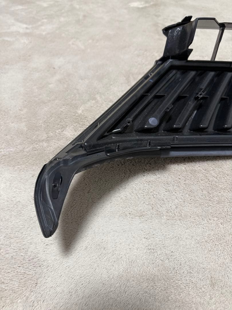 B*d様 60系ハリアー純正フロントグリル53114-48030740新車外し保