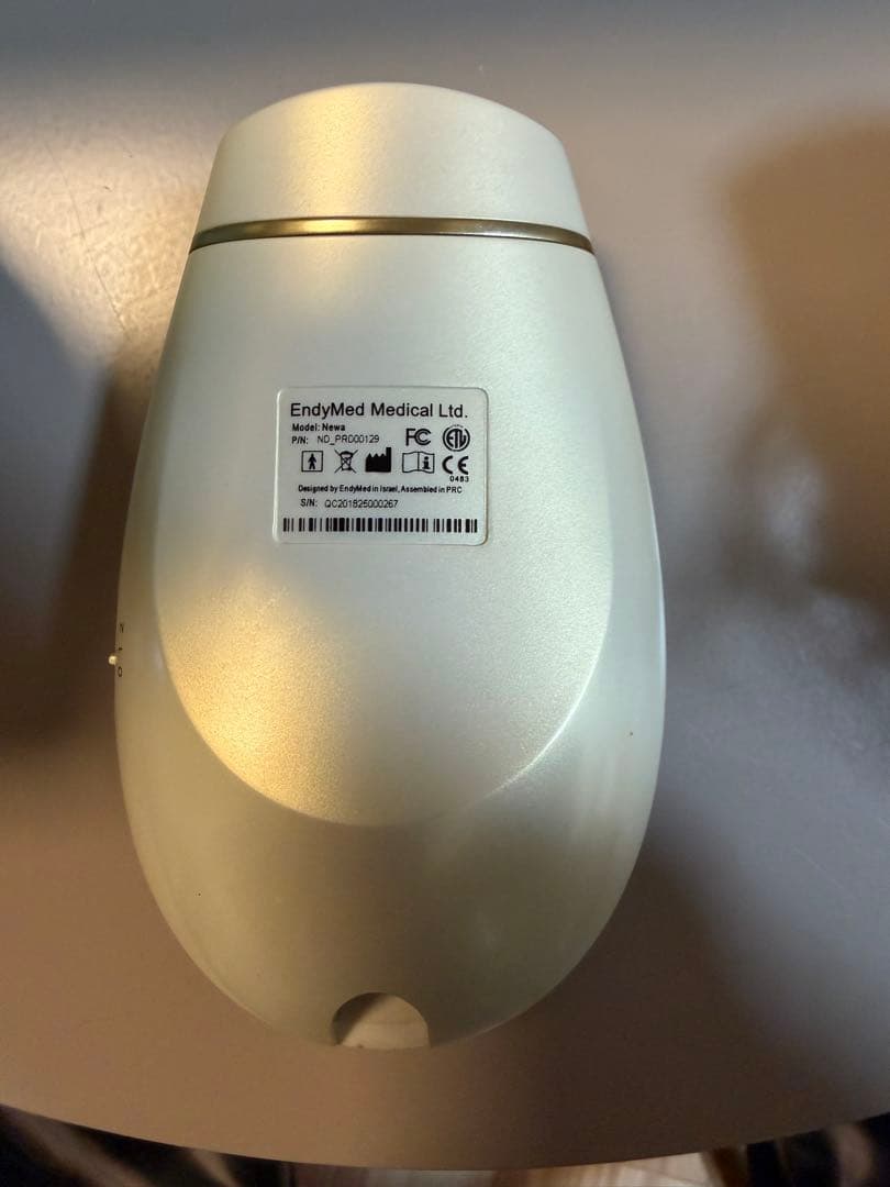 NEWA リフト美顔器 本体と付属品