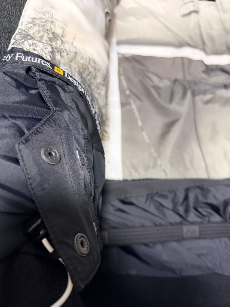 【BURTON ANALOG 】スノーボードウェア XL 上下セット 手袋付き