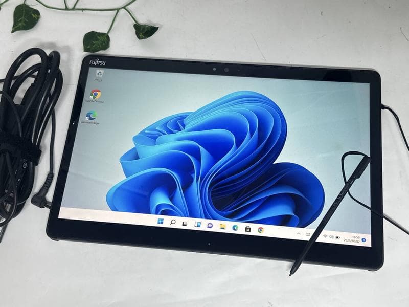 富士通 タブレット/美品 Tab Q738/SB-Corei5 8世代搭載