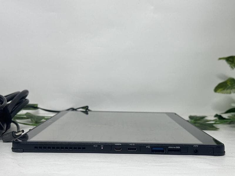 富士通 タブレット/美品 Tab Q738/SB-Corei5 8世代搭載