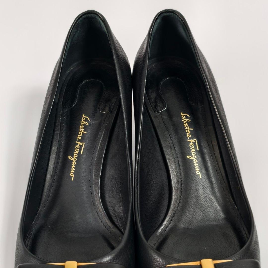 未使用級 フェラガモ ヴァラリボン パンプス CAPUA55 ブラック 22.5