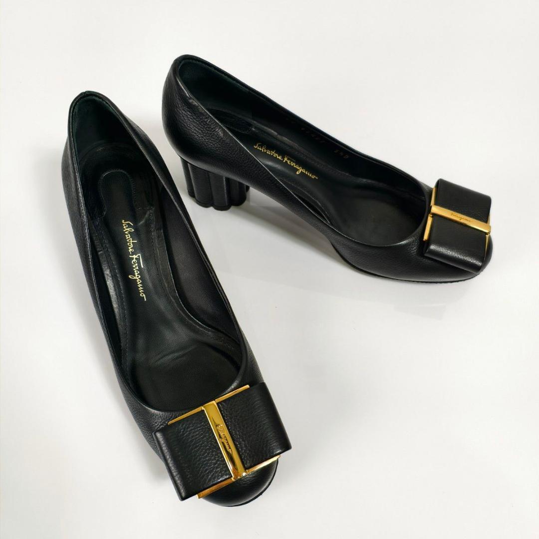 未使用級 フェラガモ ヴァラリボン パンプス CAPUA55 ブラック 22.5