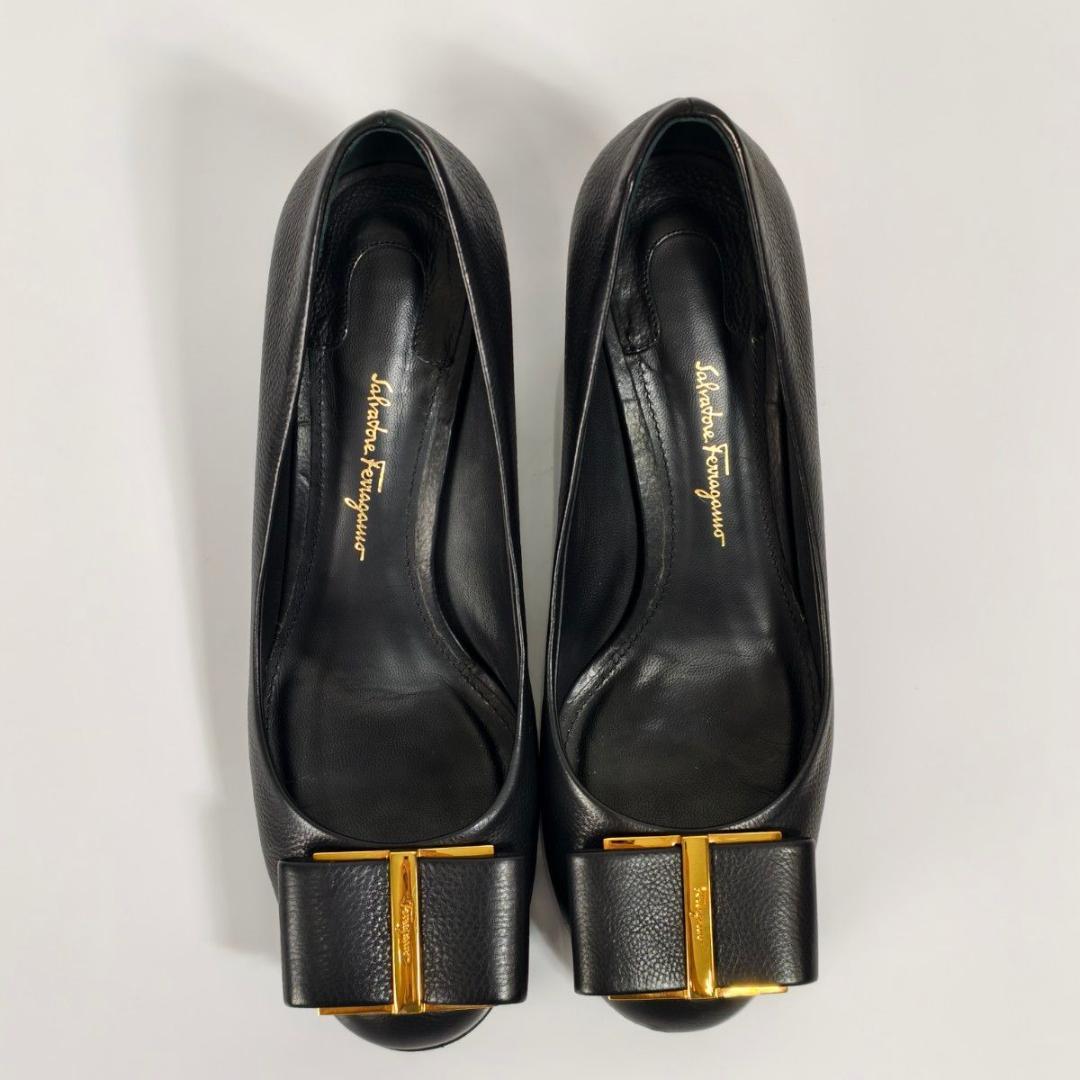 未使用級 フェラガモ ヴァラリボン パンプス CAPUA55 ブラック 22.5
