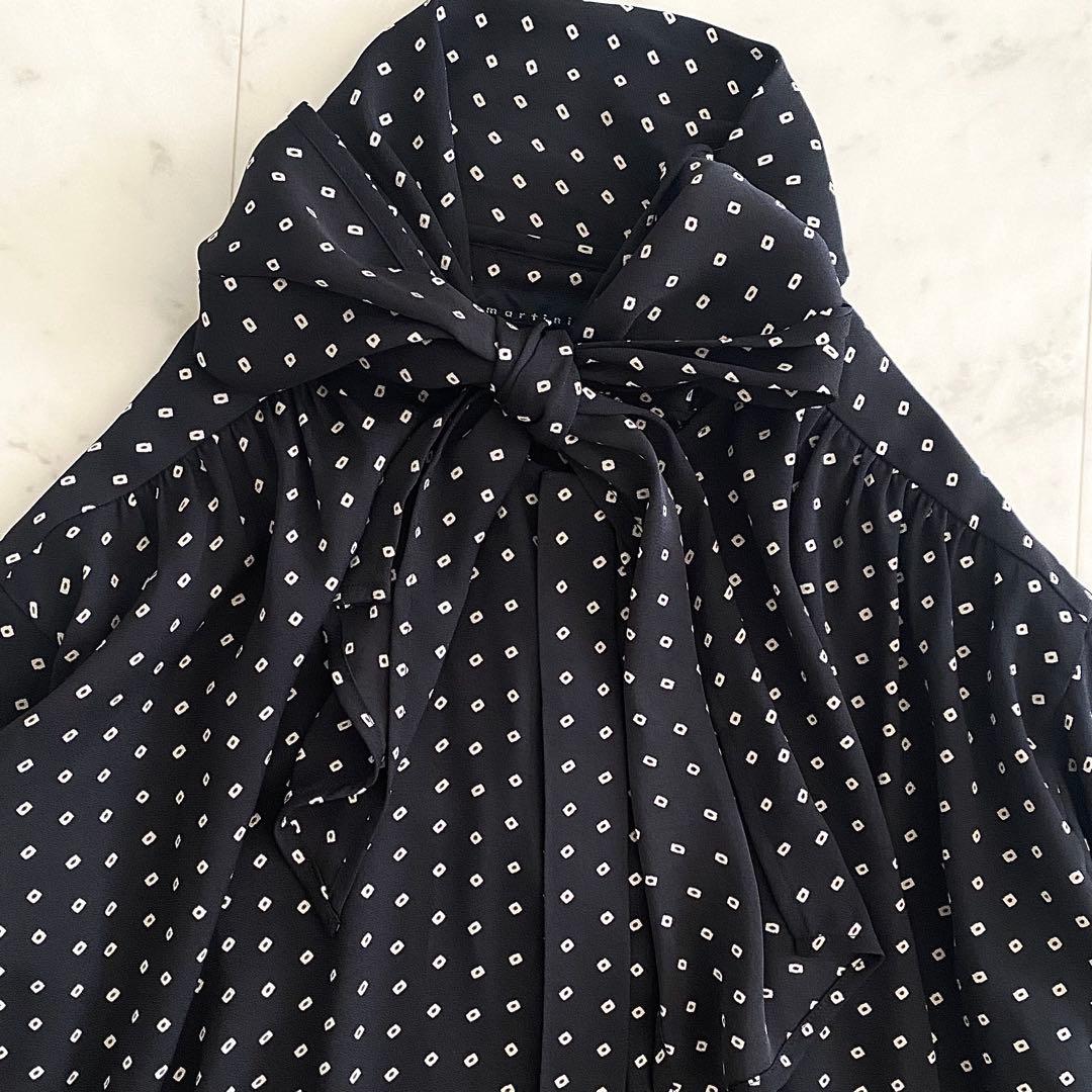 極美品 マルティニーク ジオメトリックドット ボウタイブラウス キャンディー袖