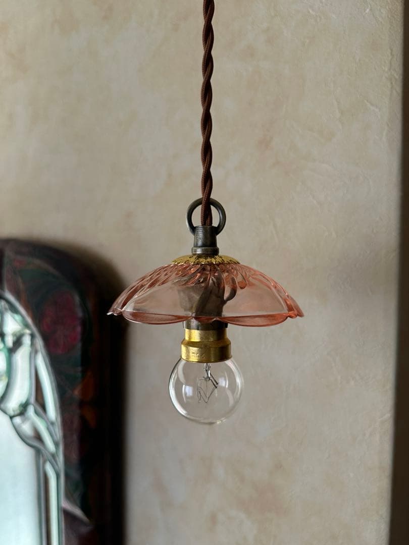 20年代 フランス アンティーク 螺旋模様ピンクガラスのお花アトリエランプ＊