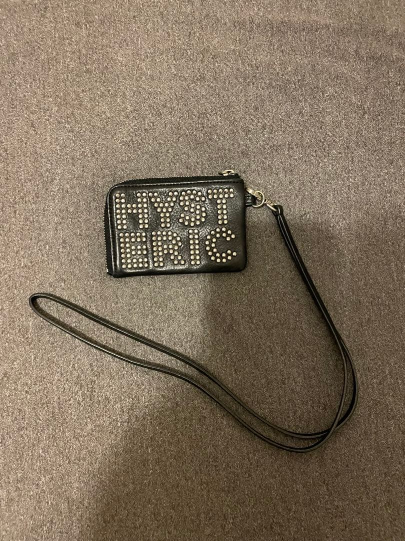 ヒステリックグラマー ケース ロゴ スタッズ ミニ財布 ストラップ付
