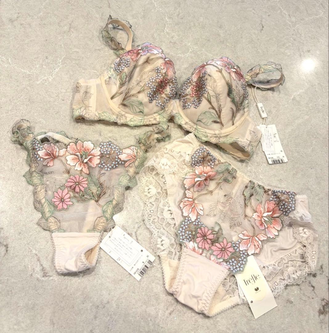 専新品　ワコール　Trefle トレフル　ブラジャー　ショーツ　セット