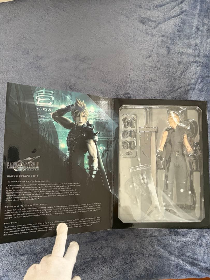 PLAY ARTS改 クラウド ストライフ　FFリメイク　新品未開封品