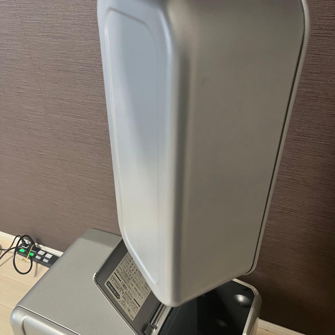 美品　DAINICHI キャスター付　石油ファンヒーター ウォームホワイト