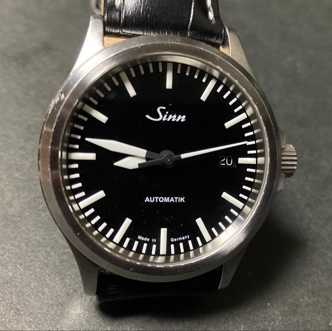 Sinn 556自動巻き時計 ブラックダイヤル 交換用ストラップ付き