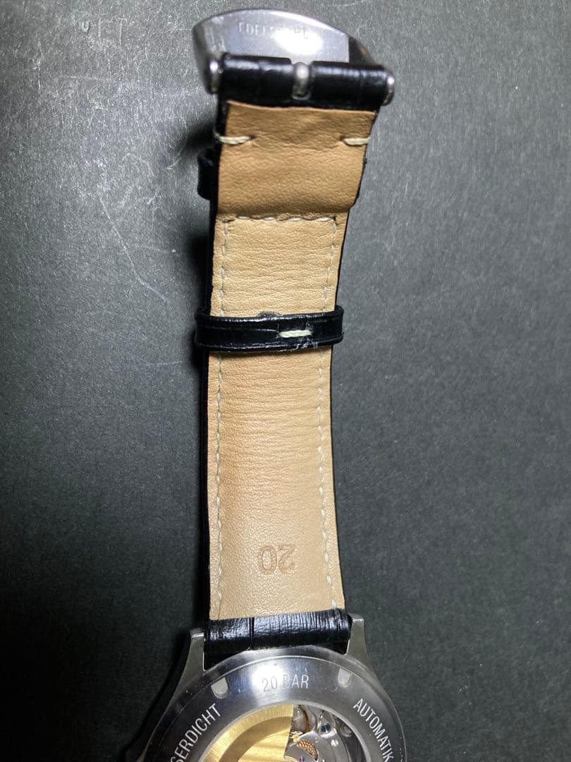 Sinn 556自動巻き時計 ブラックダイヤル 交換用ストラップ付き