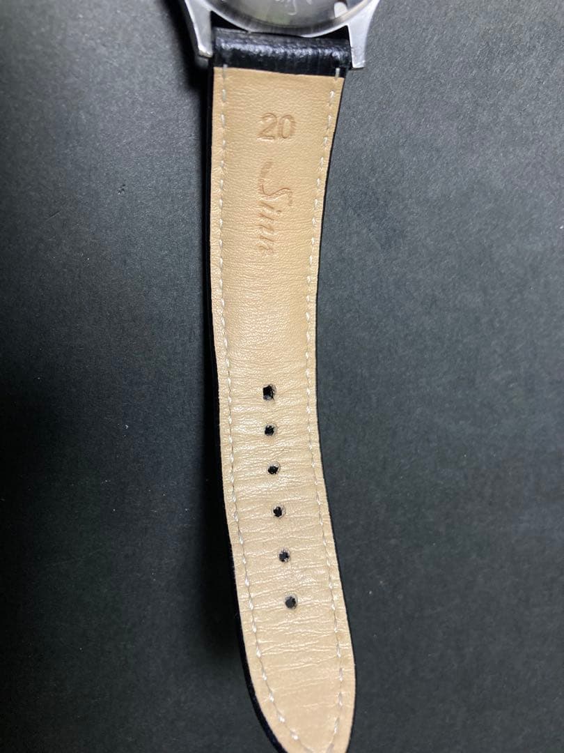 Sinn 556自動巻き時計 ブラックダイヤル 交換用ストラップ付き