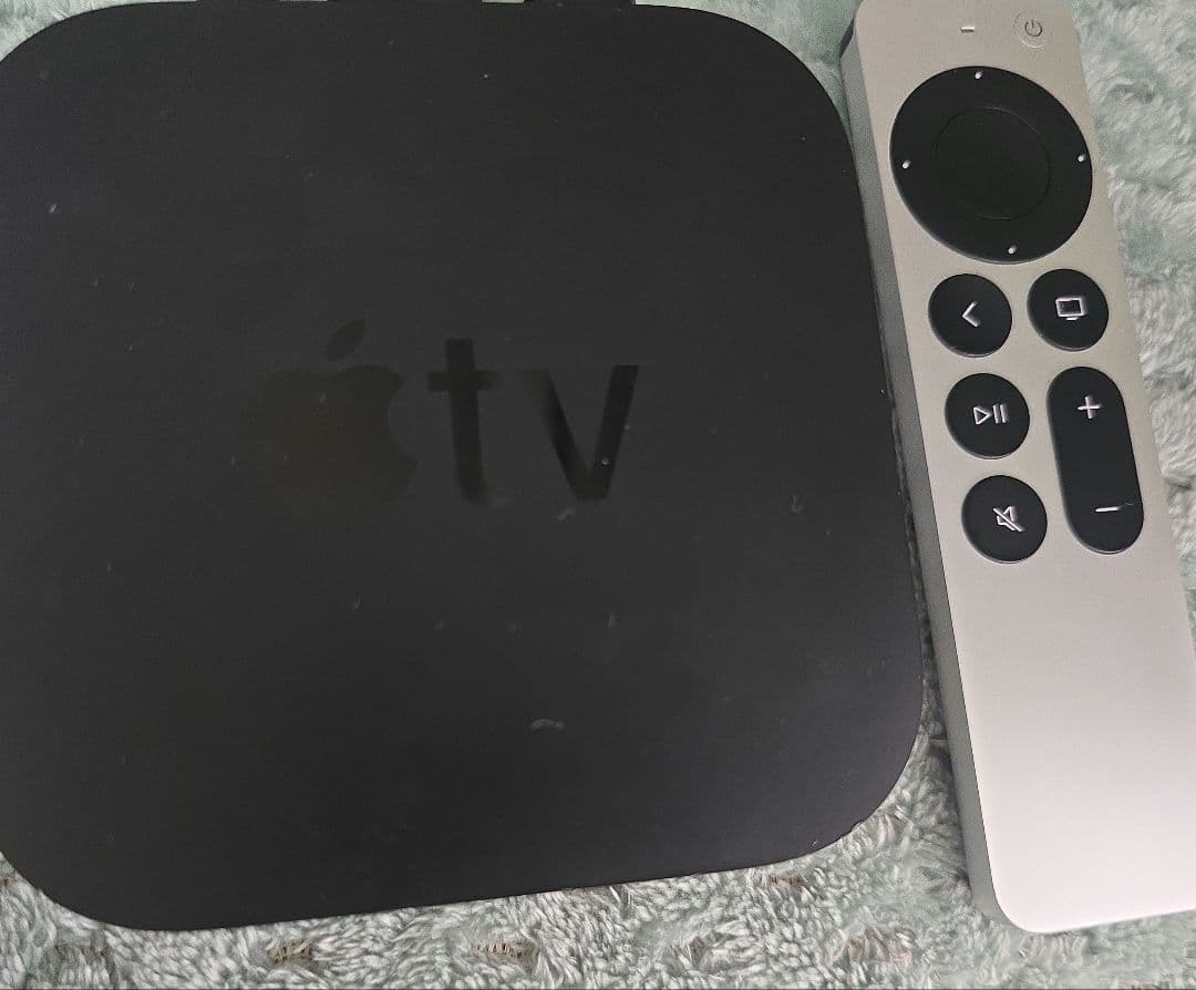 Apple TV 4K 本体とリモコン付き