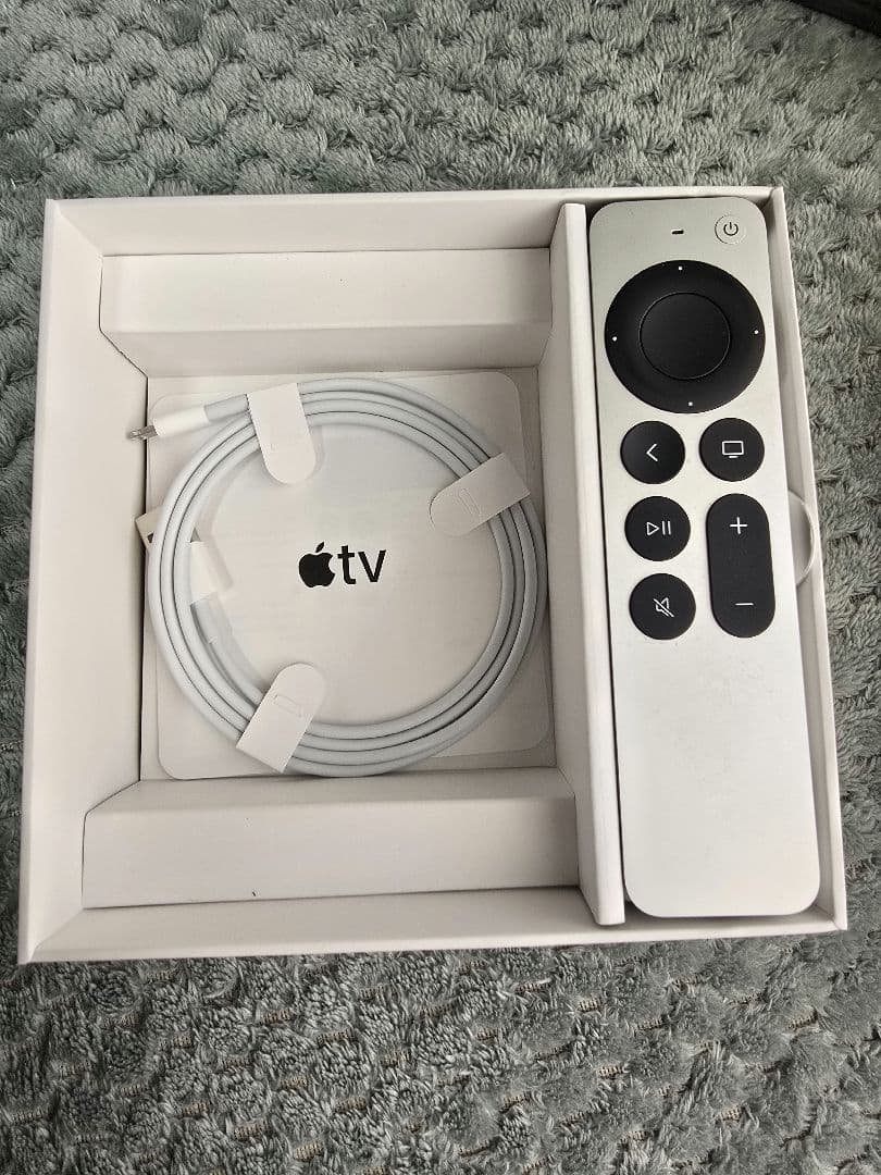 Apple TV 4K 本体とリモコン付き