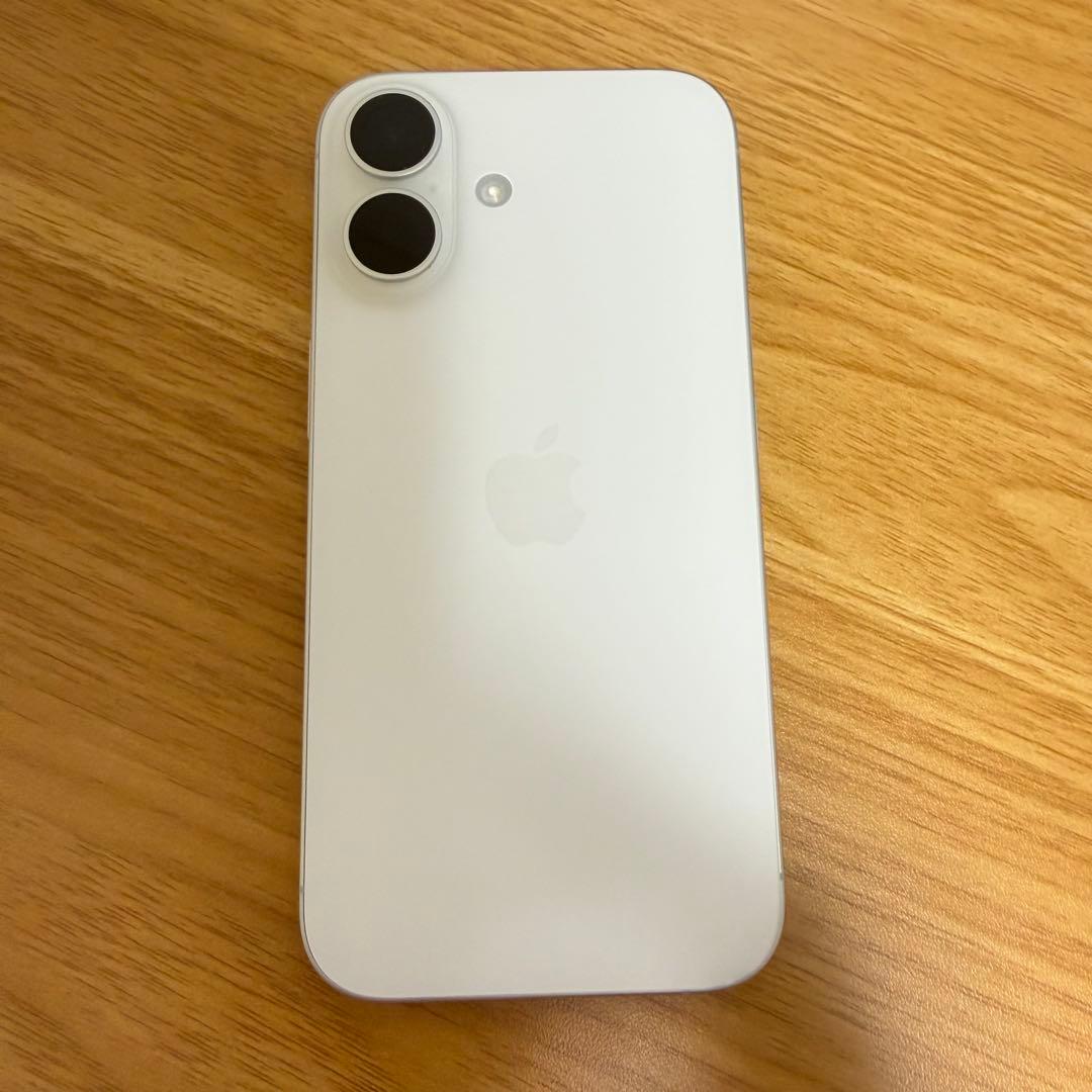 【美品✨】iPhone 16 256 GB ホワイト ケース・保護フィルム付き