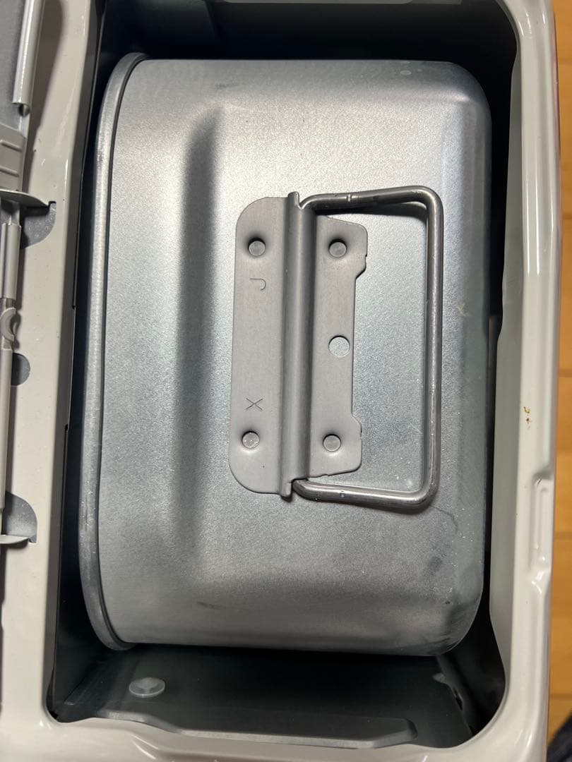 コロナ製石油ファンヒーター、FH-G3224Y-W、12畳対応、ホワイト。