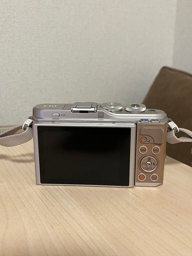 OLYMPUS PEN E-PL9ミラーレス一眼 ブラウン