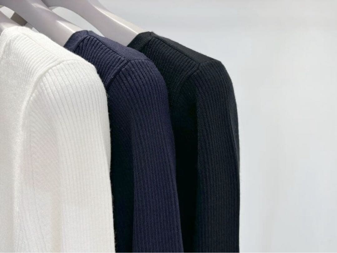 新品タグ付き ラウンドネックリブニットプルオーバー ブラック 定価24200円