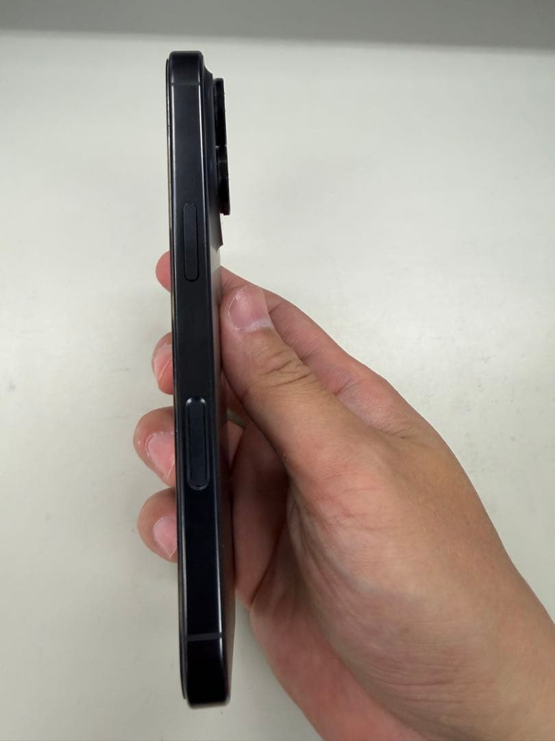 Apple iPhone 16 Pro 256GB ブラックチタニウム