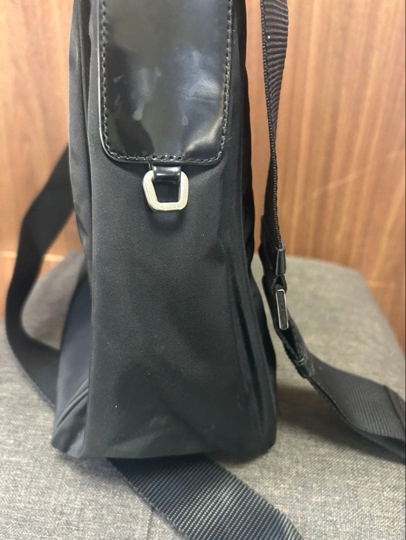 PRADA ブラック ショルダーバッグ