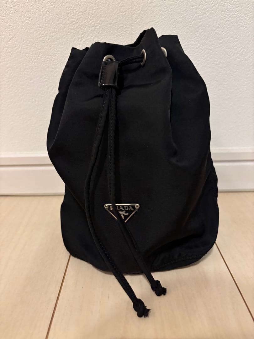 PRADA 巾着ナイロンポーチ　黒