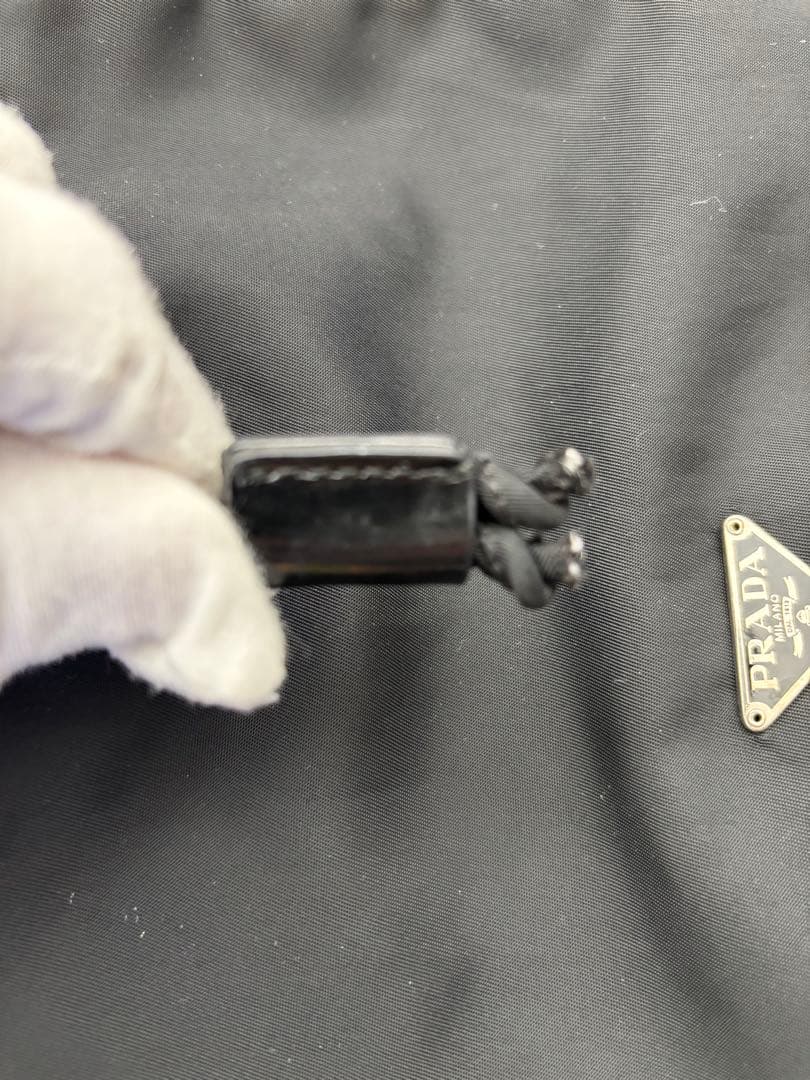 PRADA 巾着ナイロンポーチ　黒