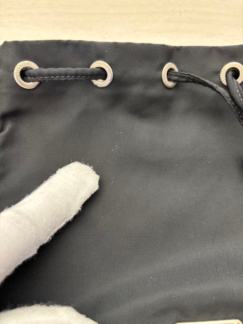 PRADA 巾着ナイロンポーチ　黒