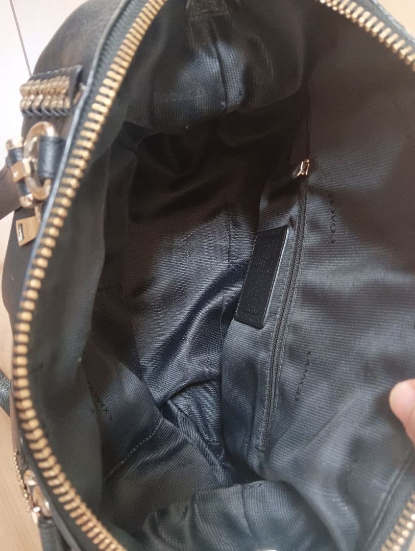 COACH コーチ　blackレザーバッグ 埼玉県の某質店にて購入。