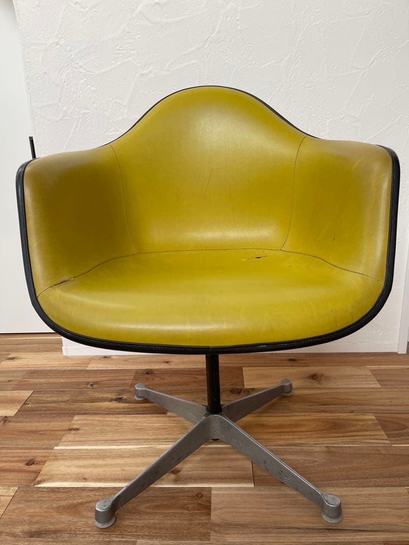 【引越しセール】ビンテージのイームズアームチェア