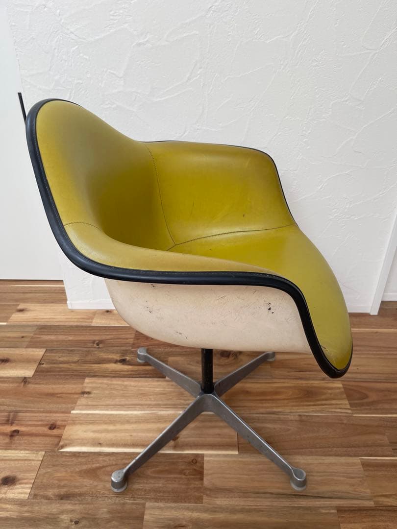 【引越しセール】ビンテージのイームズアームチェア