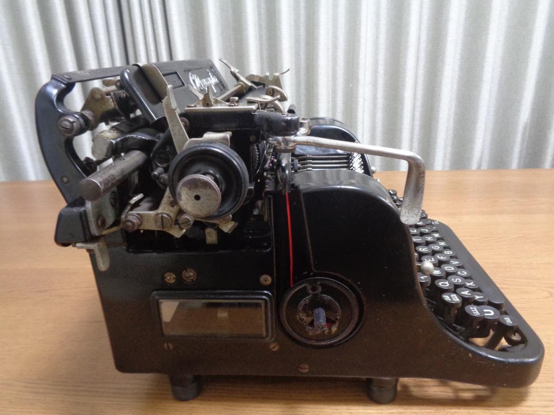 実働品　Olympia8 オリンピアタイプライター QWERTYZ配列ドイツ仕様