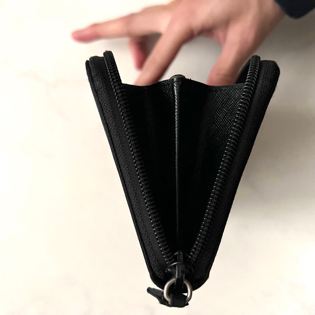 プラダ 長財布 ラウンドジップ 三角プレート ナイロン ブラック サフィアーノ