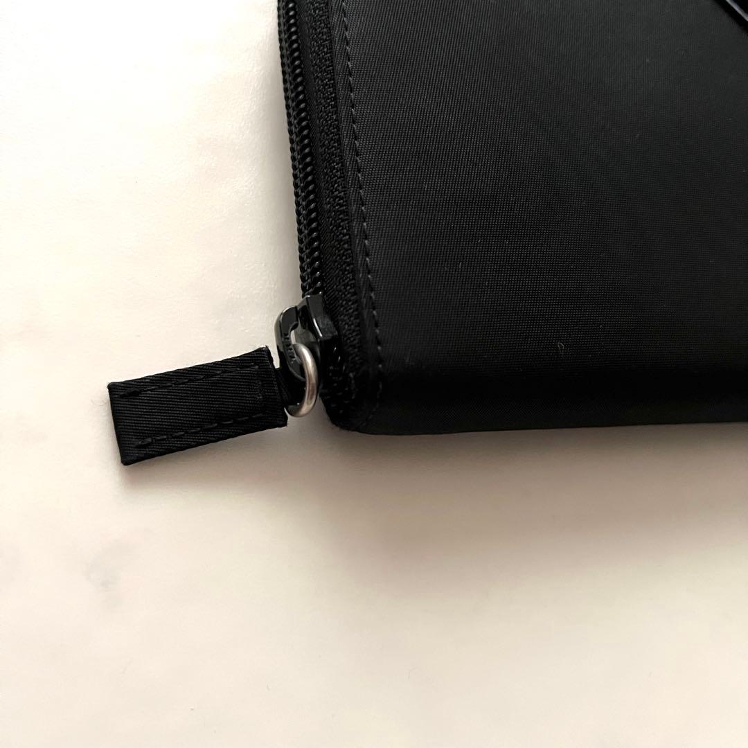 プラダ 長財布 ラウンドジップ 三角プレート ナイロン ブラック サフィアーノ