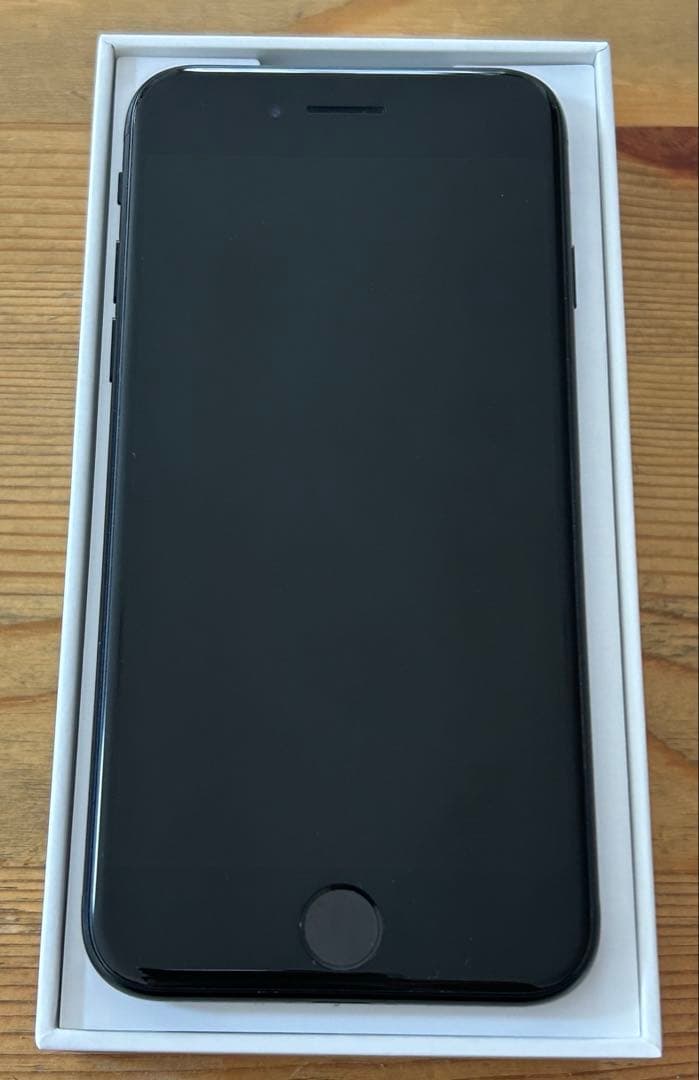 諷*歌様 iPhoneSE 第3世代 ミッドナイト　Apple 128GB