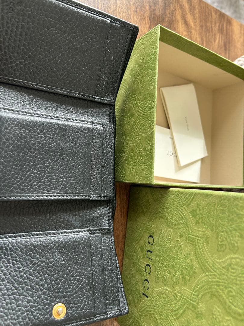yuu@フォロー割り実施中‼️  GUCCI ブラックレザー 三つ折り財布