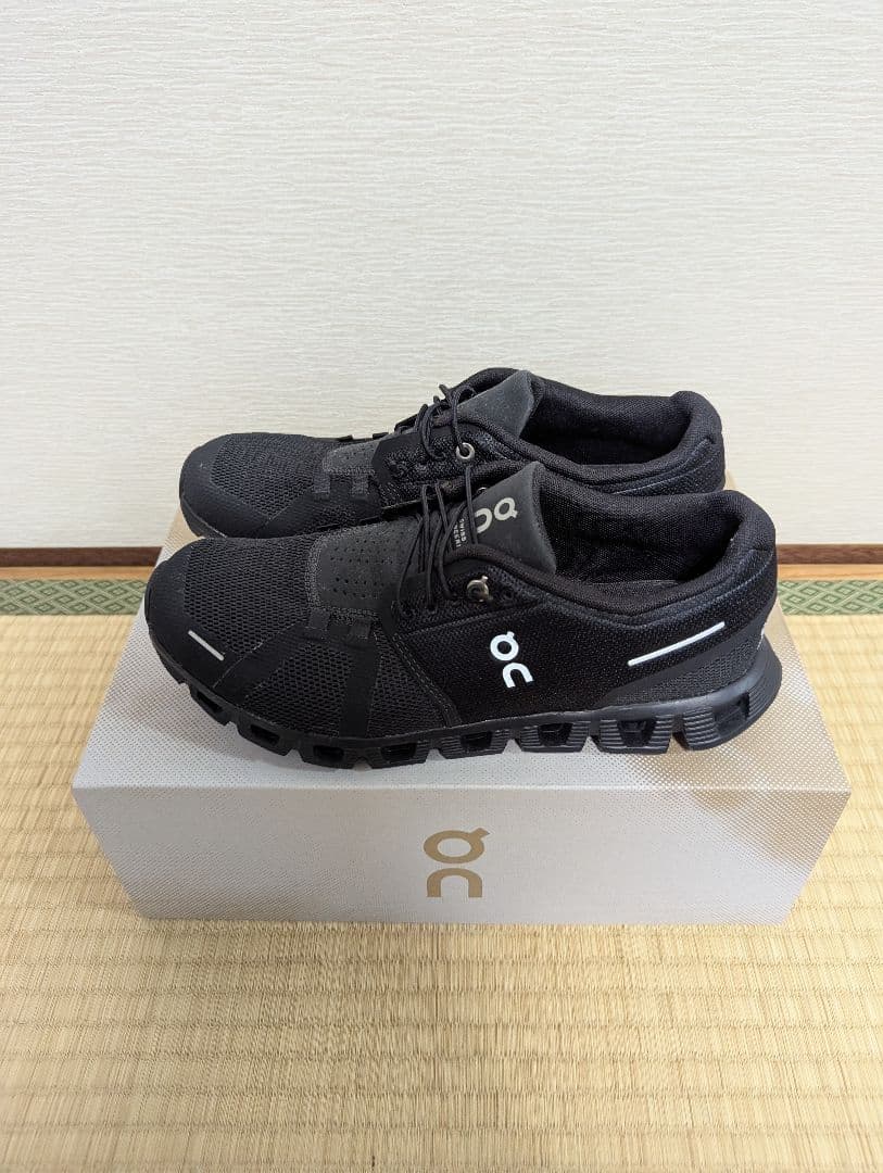 Cloud 5 のオールブラック（All Black）