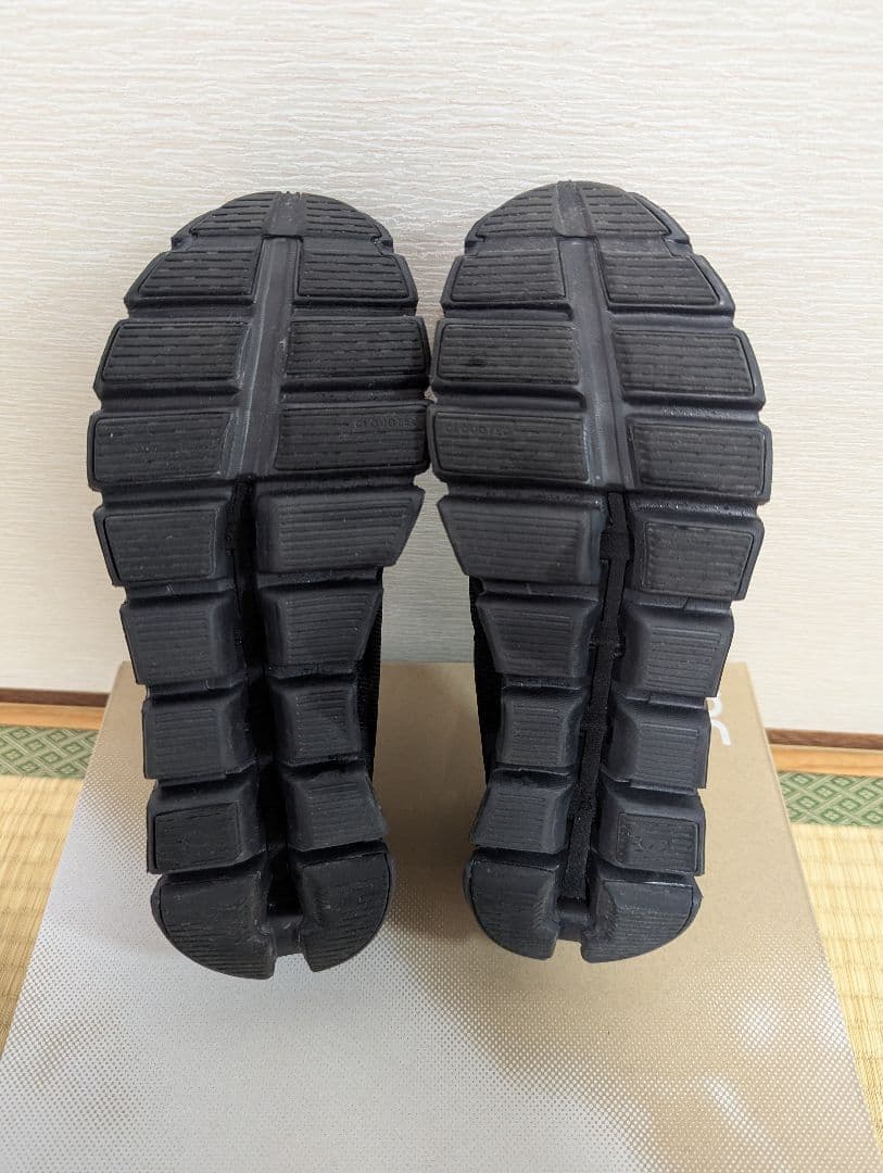 Cloud 5 のオールブラック（All Black）